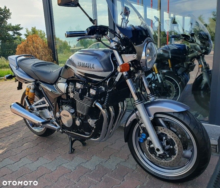 Yamaha XJR - 27