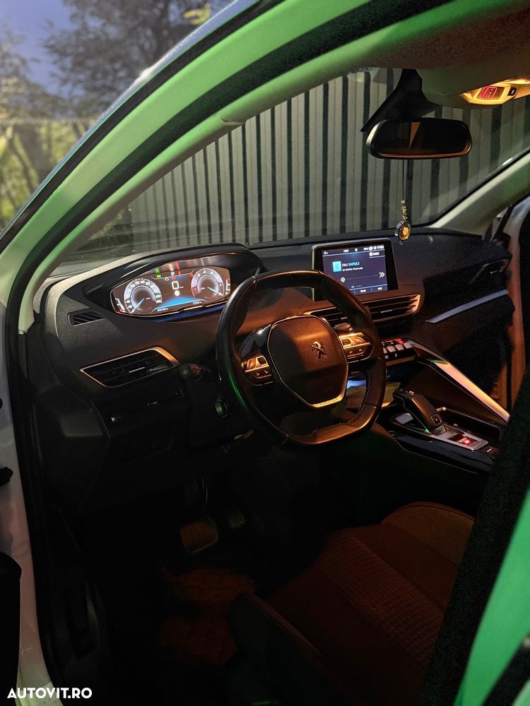 Peugeot 3008 1.2 PureTech Turbo S&S EAT8 Allure - 8