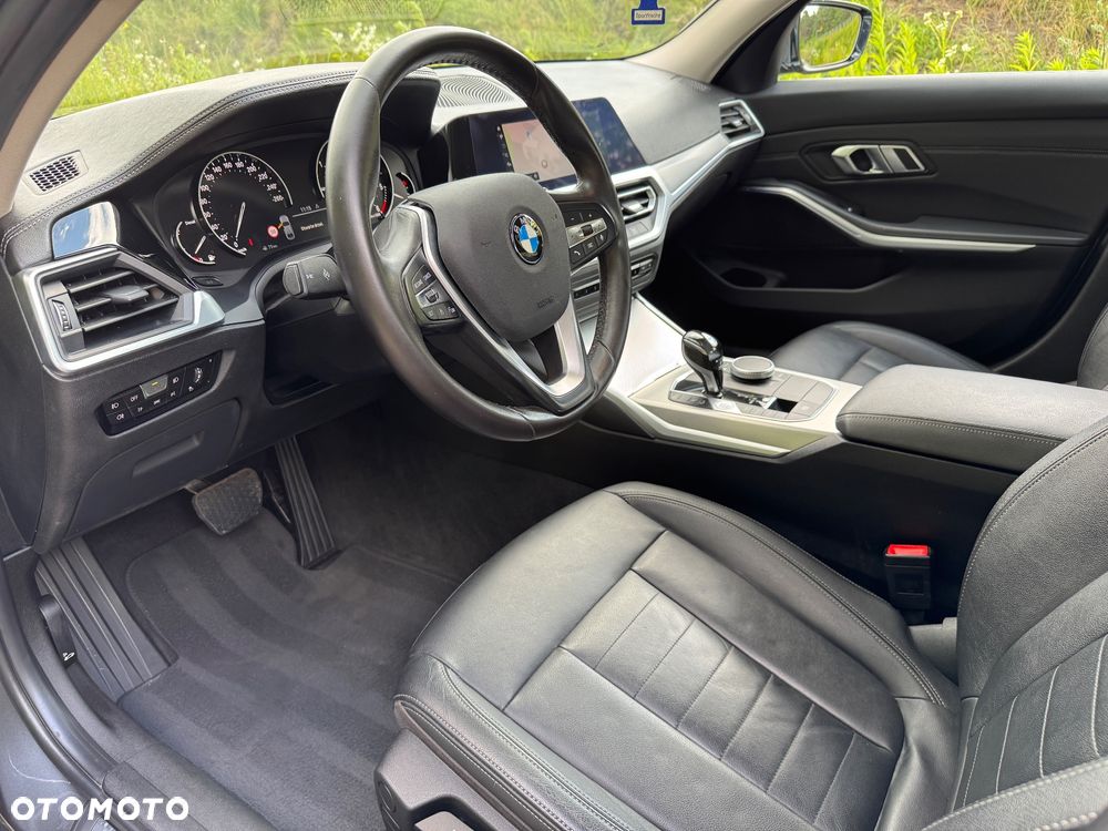 BMW Seria 3 318d Edition Luxury Line Purity - 16