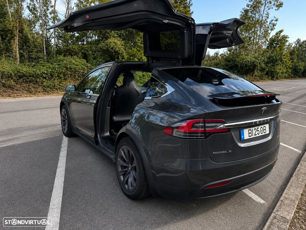 Tesla Model X - 6