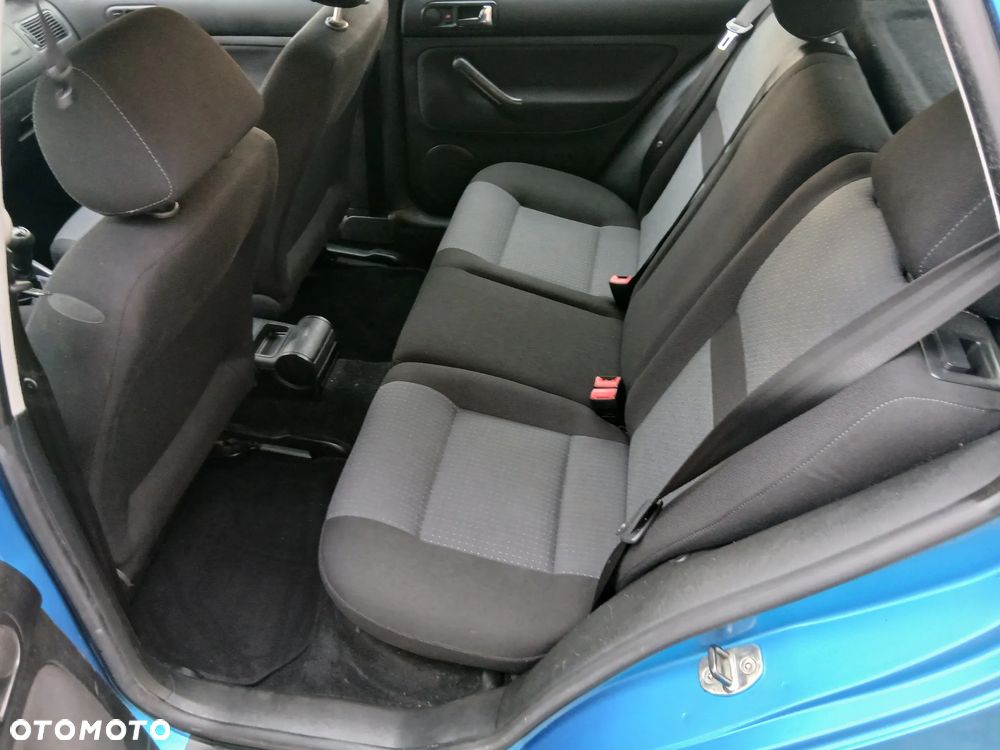 Volkswagen Golf - 11