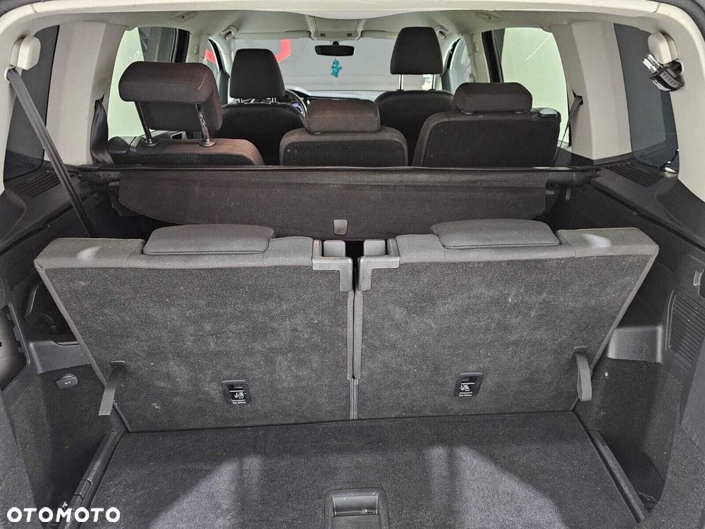 Volkswagen Touran - 9