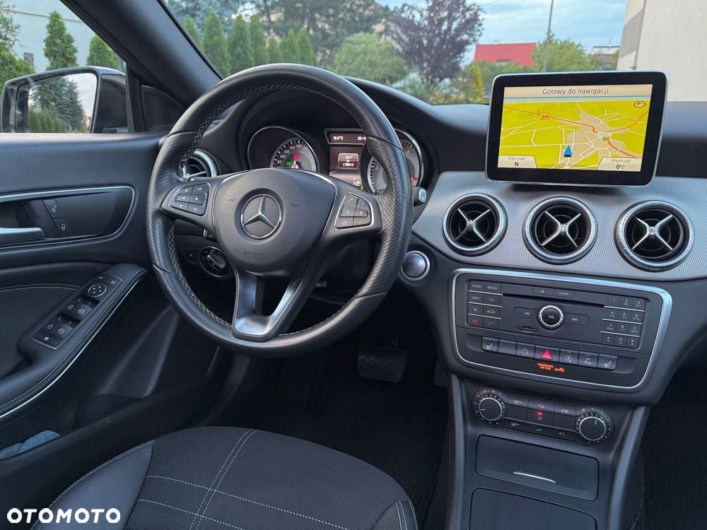Mercedes-Benz CLA Shooting Brake 200 7G-DCT Urban - 16