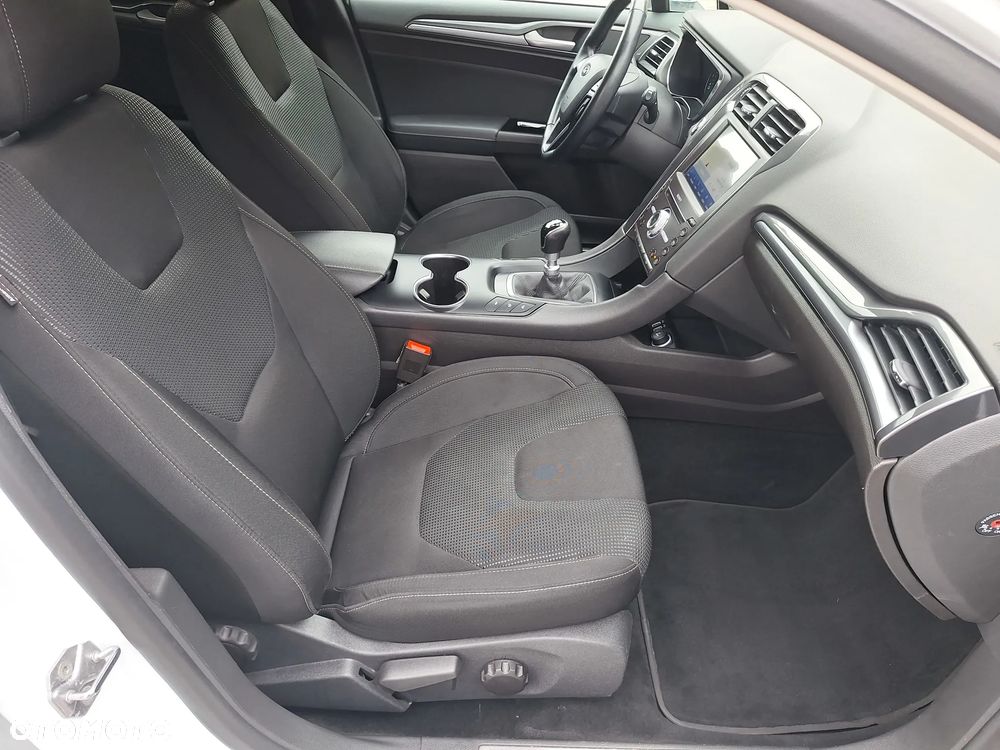 Ford Mondeo 2.0 EcoBlue Titanium - 24