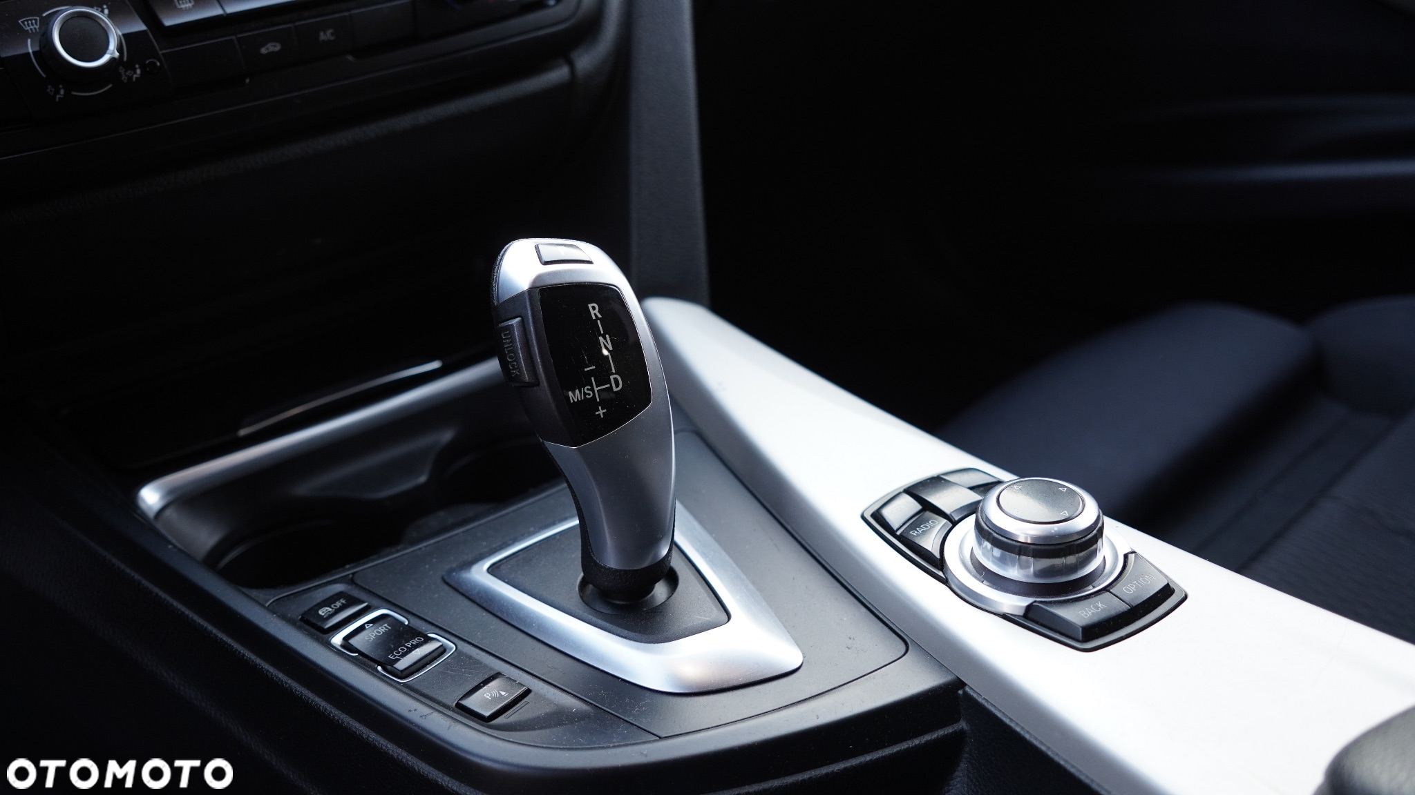 BMW Seria 3 318d Touring - 12