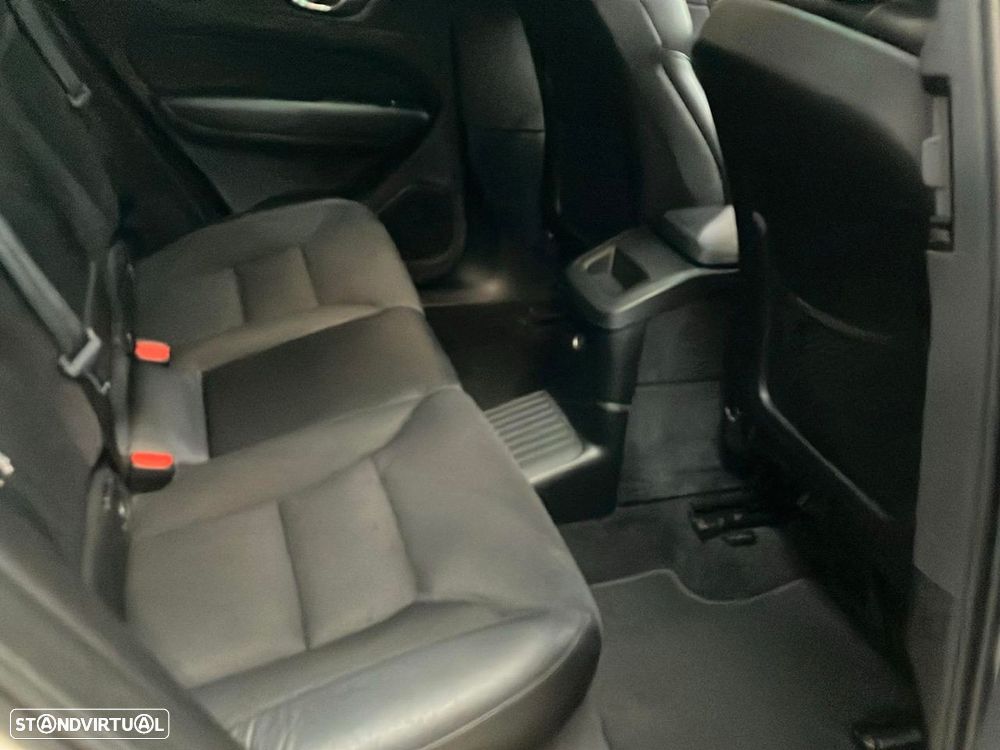 Volvo XC 60 2.0 T8 PHEV Momentum AWD - 17