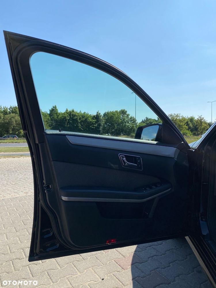 Mercedes-Benz Klasa E 220 CDI BlueEff Avantgarde - 17