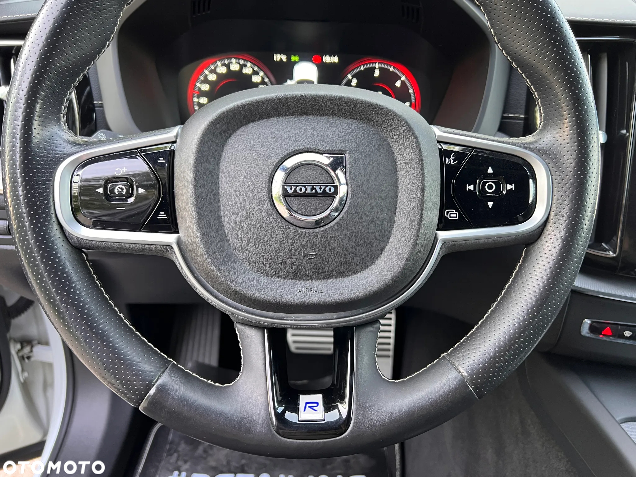 Volvo XC 60 D5 AWD R-Design - 32