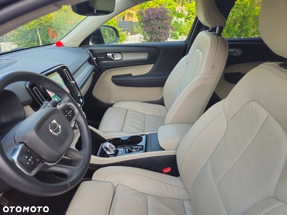 Volvo XC 40 B4 Plus Dark - 14
