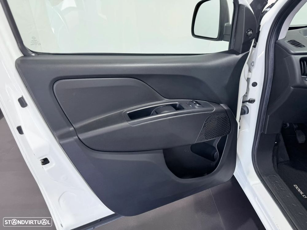Fiat DOBLO CARGO 1.3 M-JET 95 CV - 3 LUGARES - IVA DEDUTIVÉL - 22