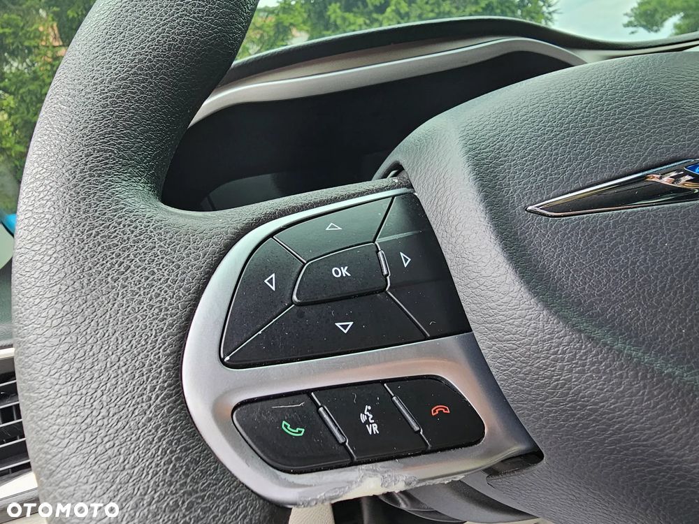 Chrysler Pacifica - 25