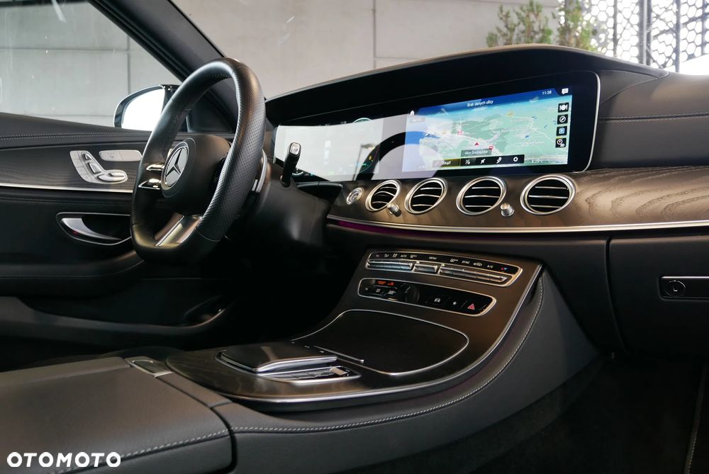 Mercedes-Benz Klasa E 220 d 4Matic 9G-TRONIC AMG Line - 28