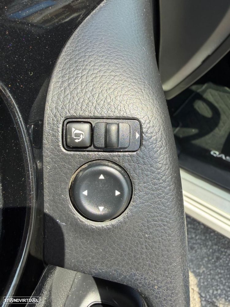 Nissan Qashqai 1.5 dCi N-Connecta 18 - 19