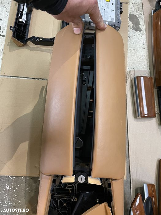 Ornament panou bmw 750xd individual F01 LCI sistem audio amplificator Bang & Oulfsem piele alcantatara cotiera crem coniac trimuri mahon - 5
