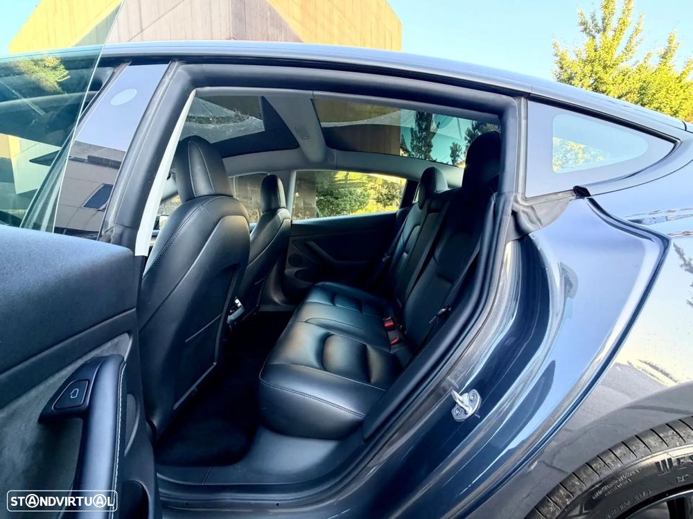 Tesla Model 3 - 10