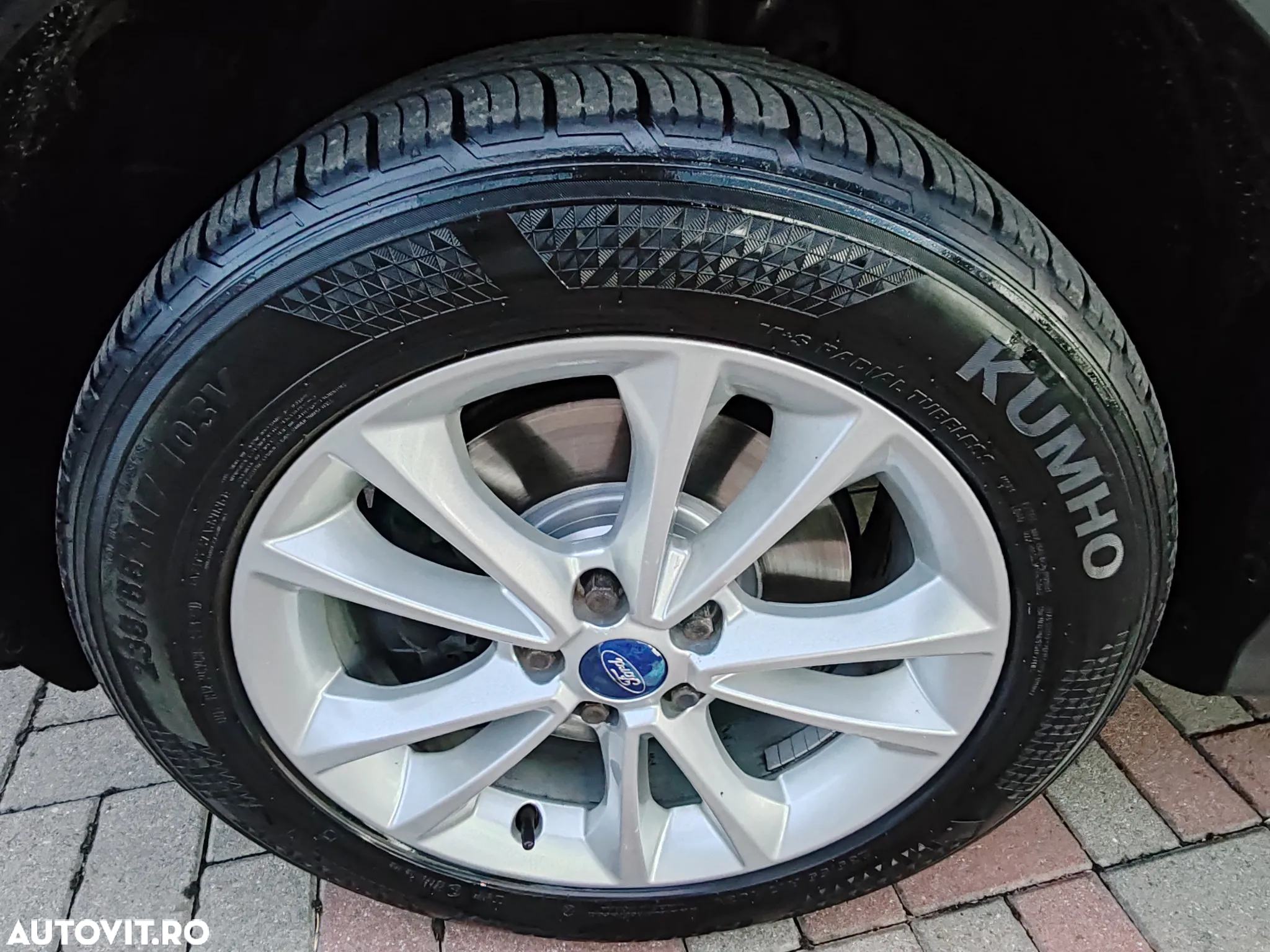Ford Kuga - 17