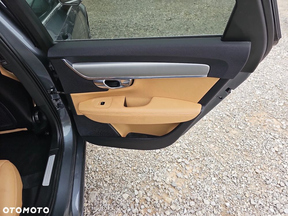 Volvo V90 D4 Momentum - 27