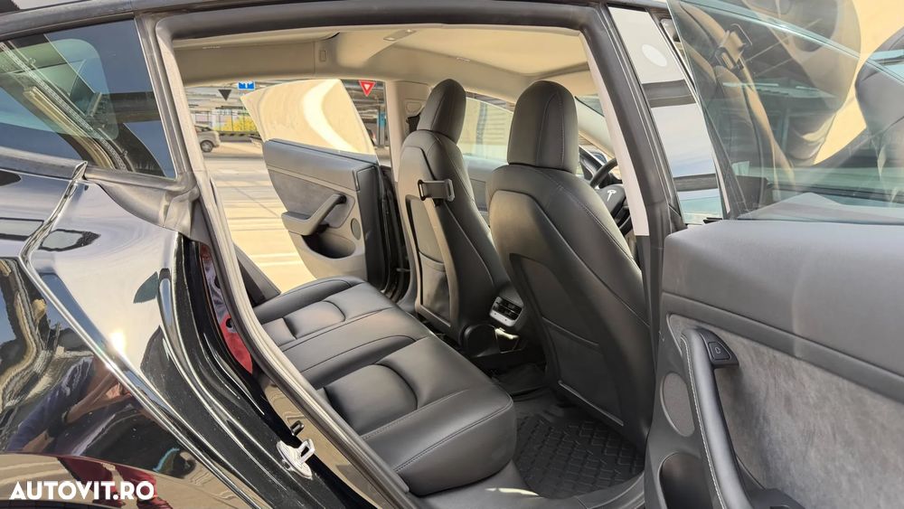 Tesla Model 3 Long Range AWD Premium - 34