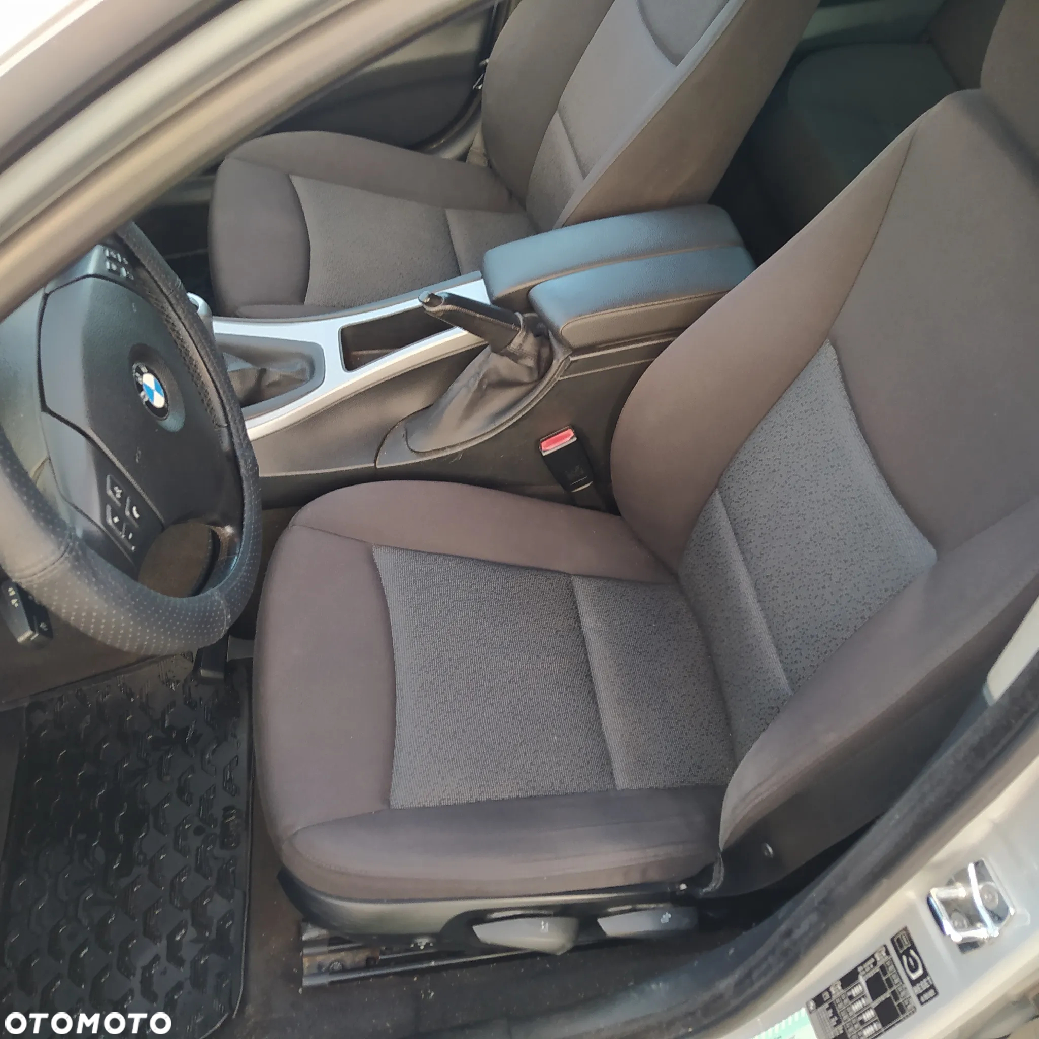 BMW Seria 3 318i Touring - 9