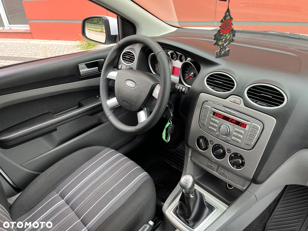 Ford Focus 1.6 16V Style - 29