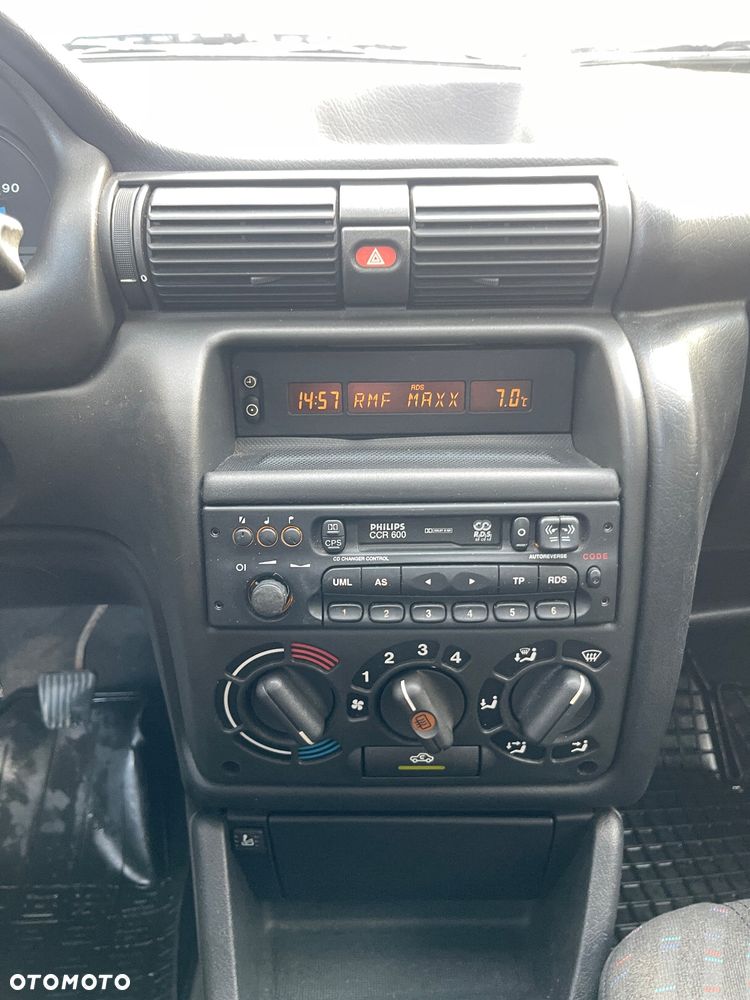 Opel Astra 1.4 GL - 10