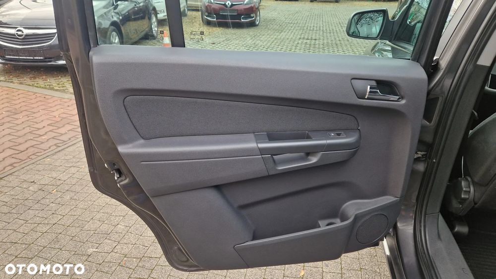 Opel Zafira - 26