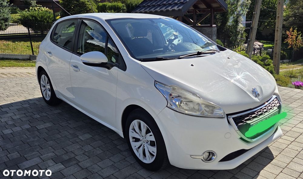 Peugeot 208 - 1