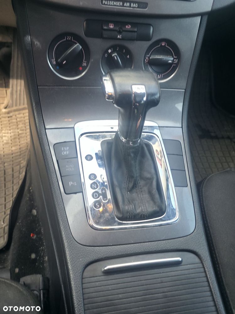 Volkswagen Passat 2.0 TDI Sportline DSG - 8