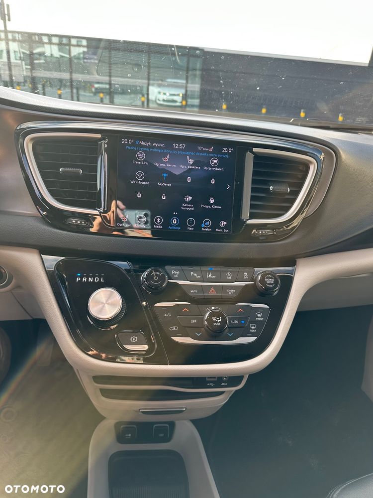 Chrysler Pacifica - 4