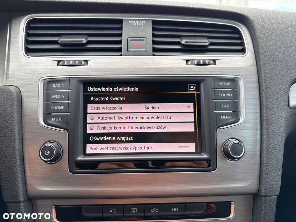 Volkswagen Golf 1.4 TSI BMT Comfortline - 27