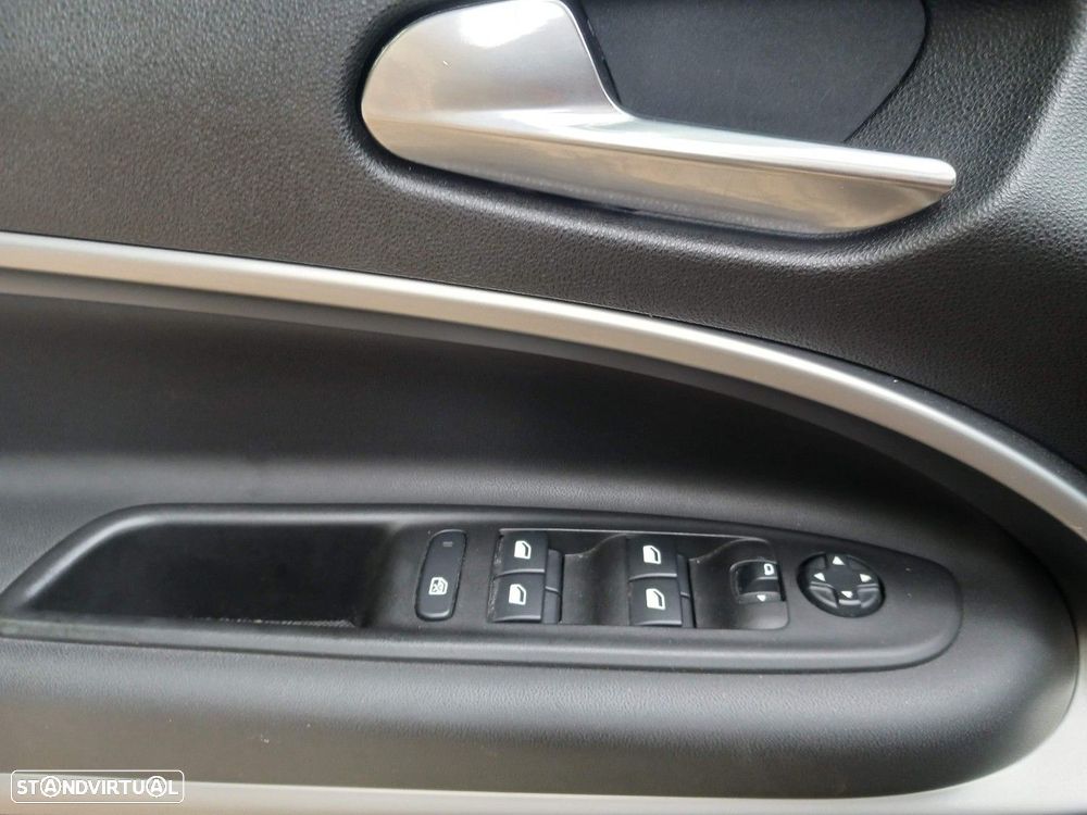 Jeep Avenger 1.2 GSE T3 Altitude - 25