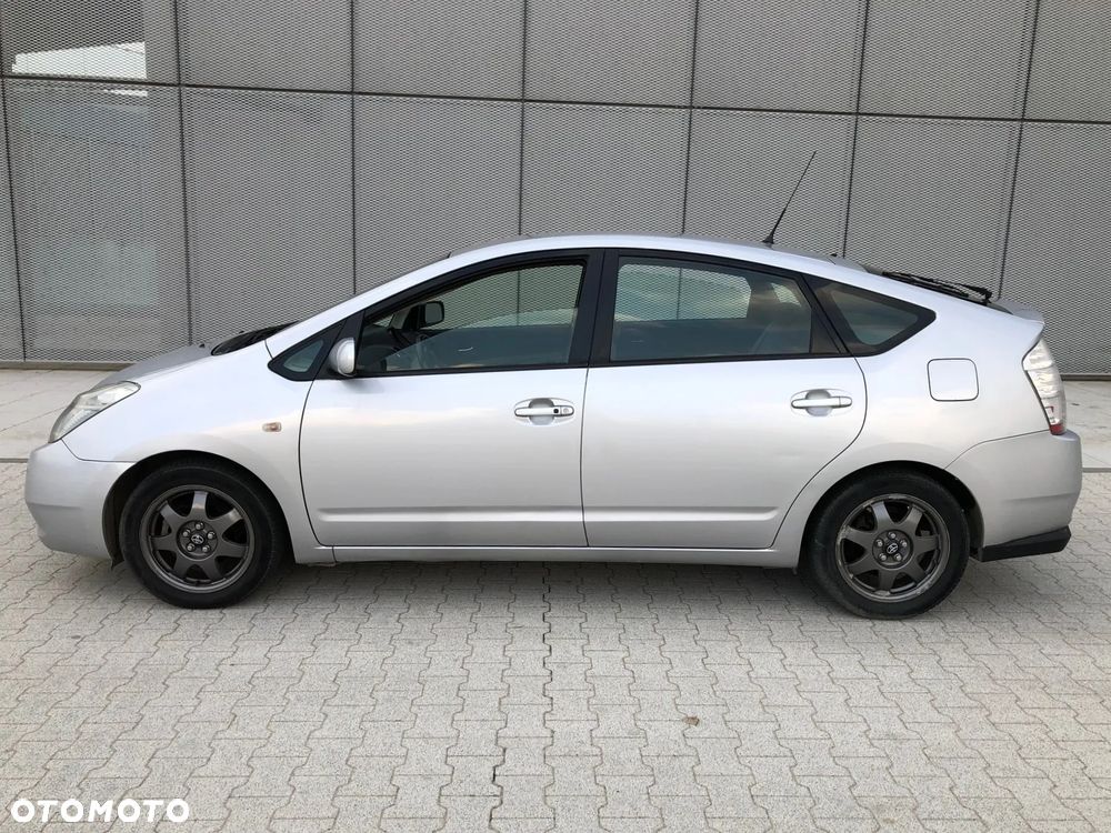 Toyota Prius 1.5 VVT-i Sol - 2