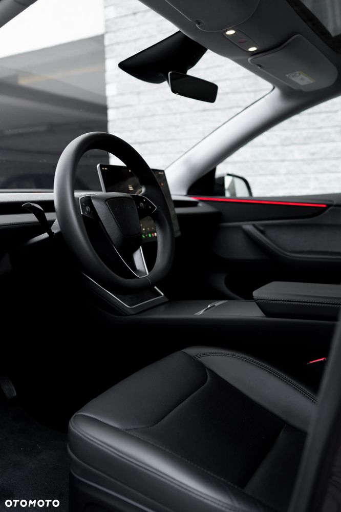 Tesla Model Y RWD - 12