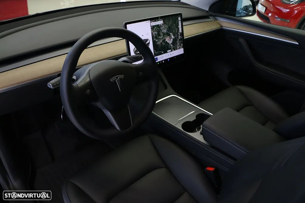 Tesla Model Y - 2