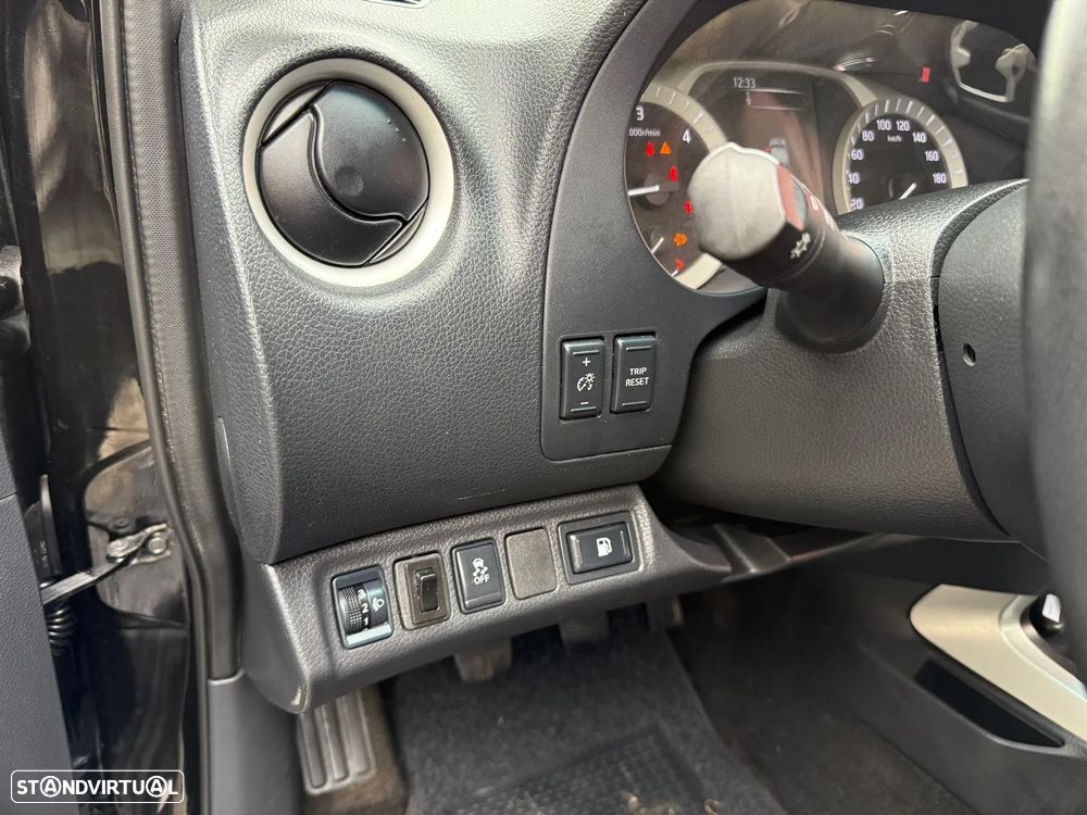 Nissan Navara 2.3 dCi CD 4WD Tekna - 17