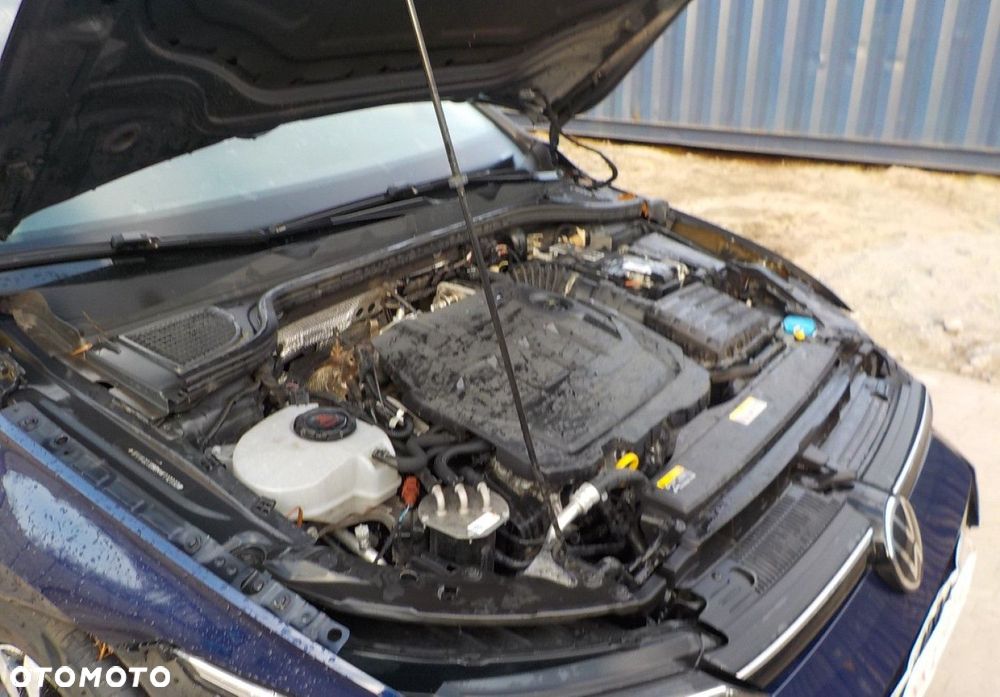 Volkswagen Golf - 6