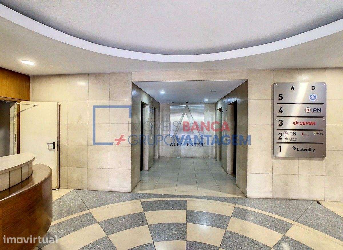 Escritório com 153m2 na Av. Columbano Bordalo Pinheiro - Grande imagem: 2/21
