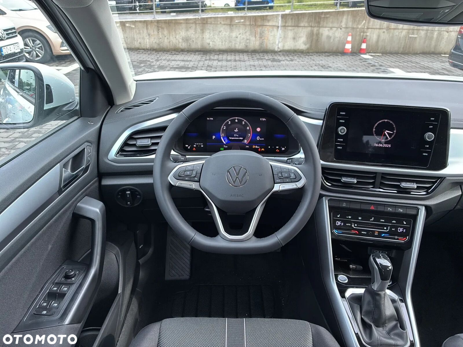 Volkswagen T-Roc - 13