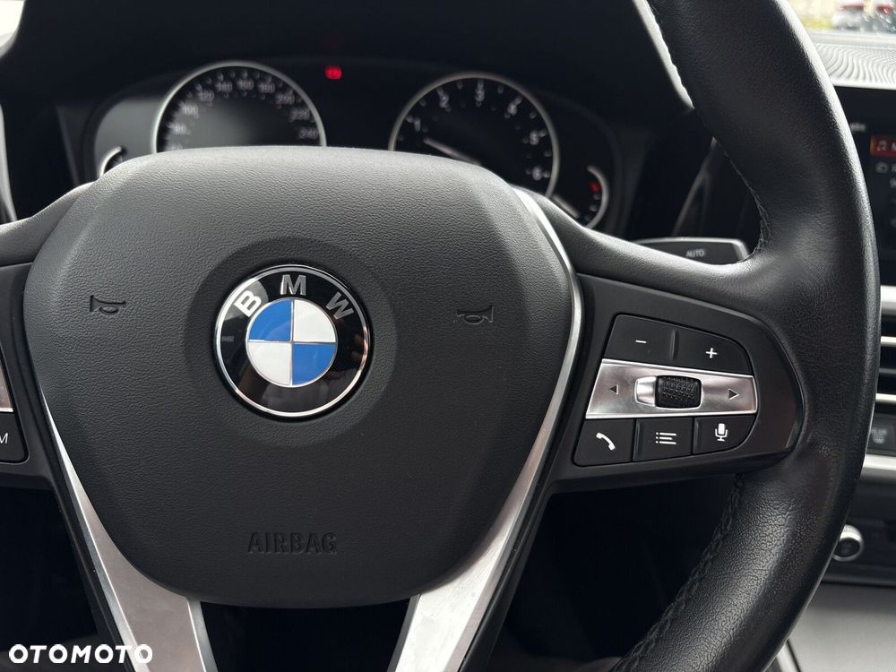 BMW Seria 3 318i - 18