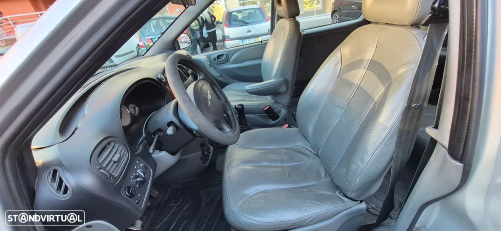 Chrysler Voyager - 8