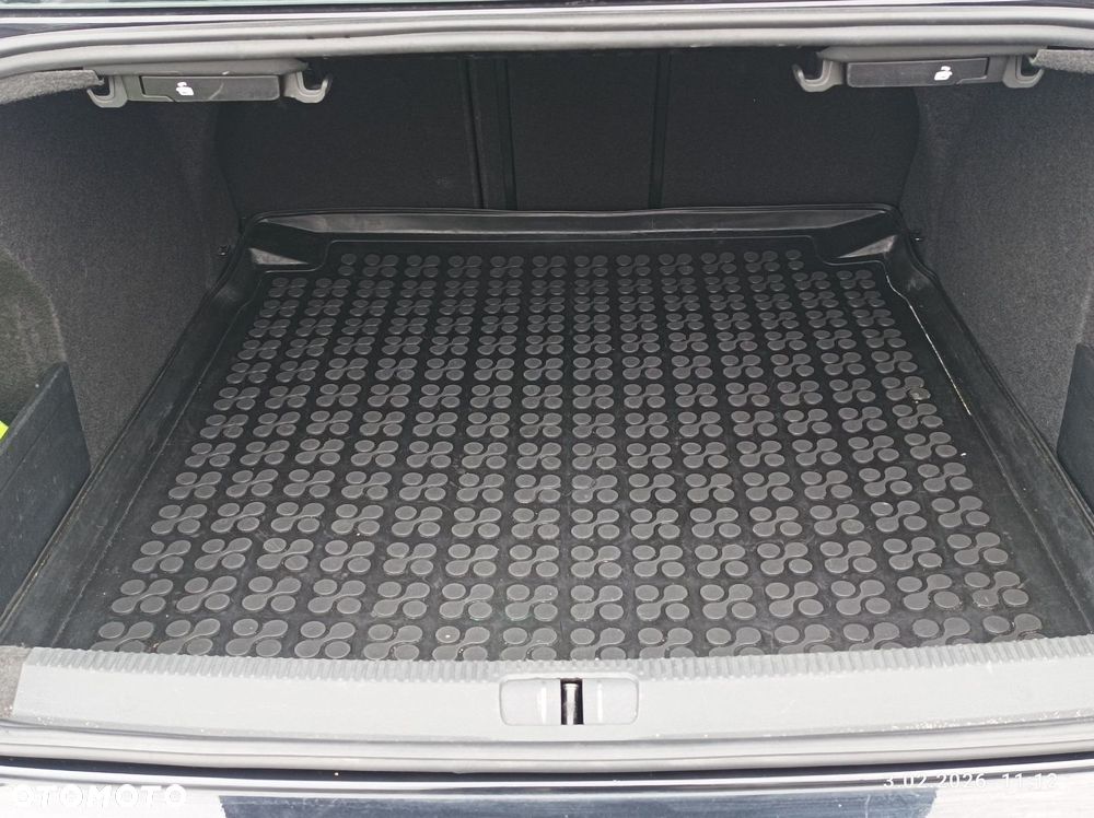 Volkswagen Passat - 14