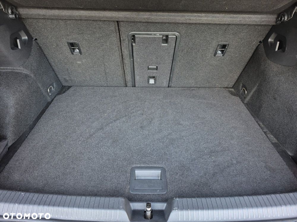 Volkswagen Golf VIII 2.0 TSI GTI DSG - 28