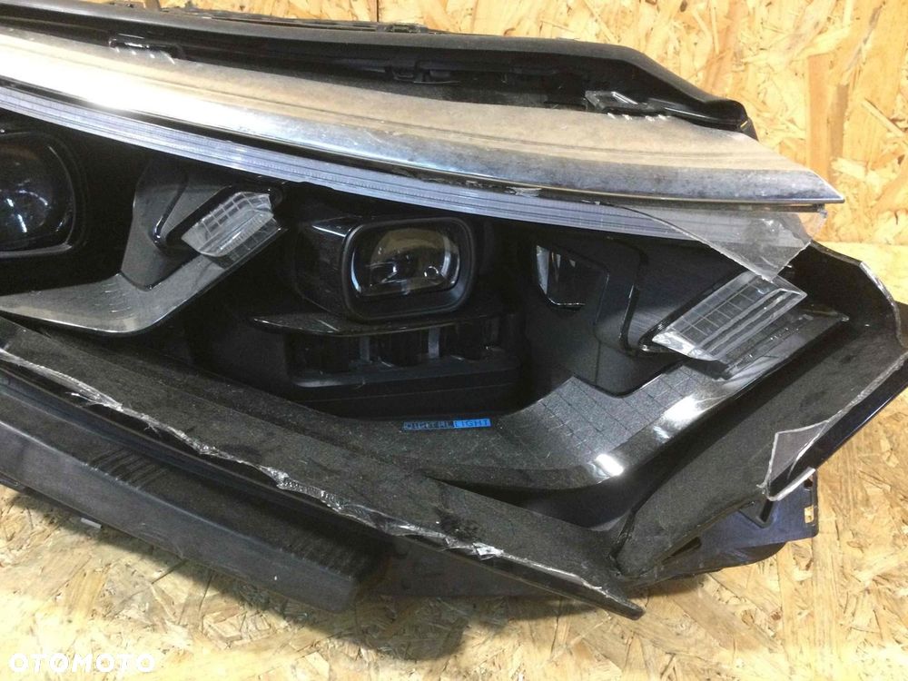 LAMPA PRAWA Mercedes EQS A2979067202 - 2