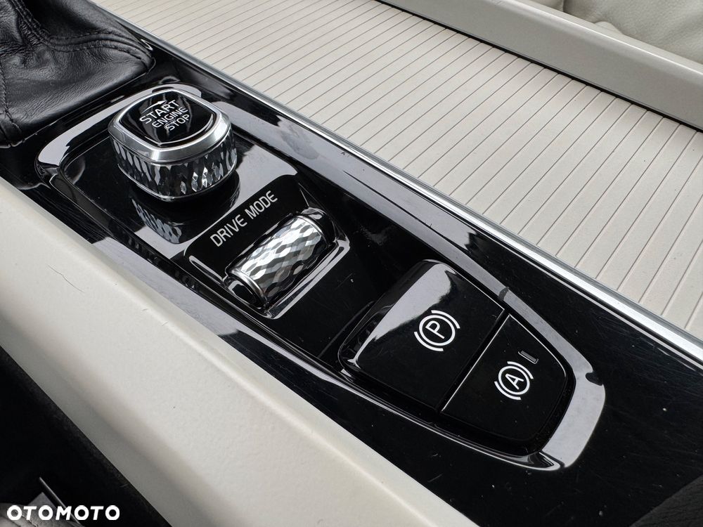 Volvo XC 60 D4 Geartronic Momentum Pro - 38