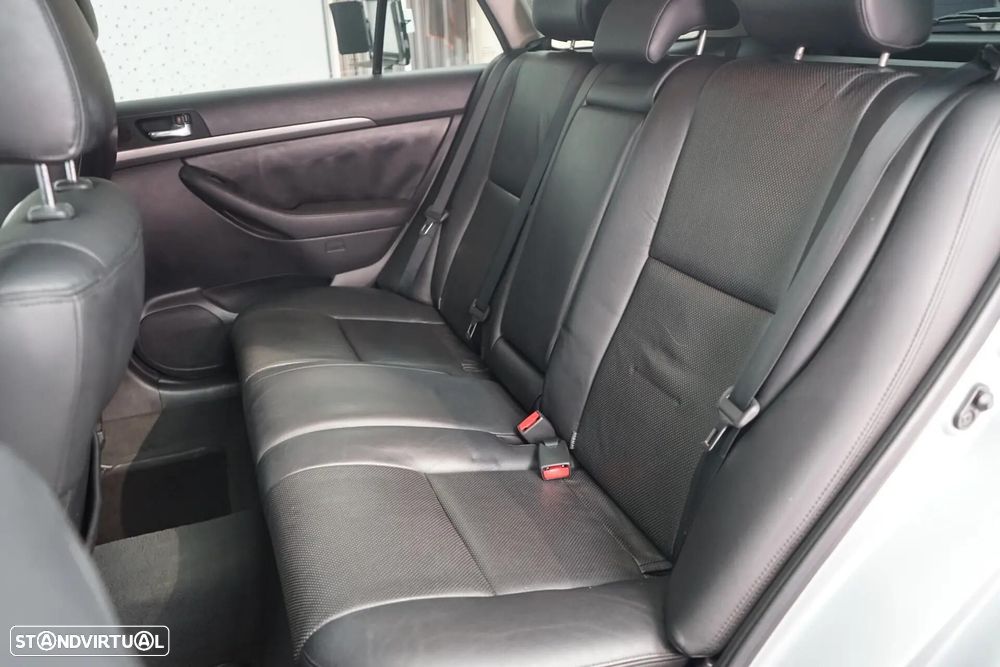 Toyota Avensis SW 2.0 D-4D Exclusive - 27