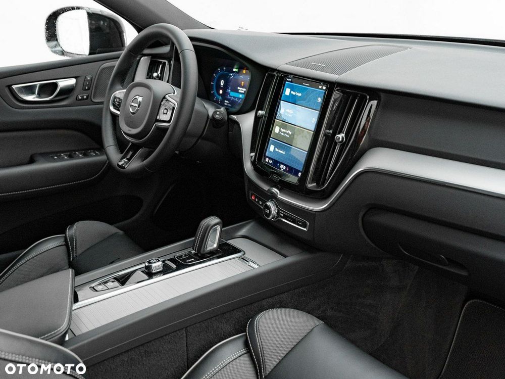 Volvo XC 60 B4 B Plus Dark - 32