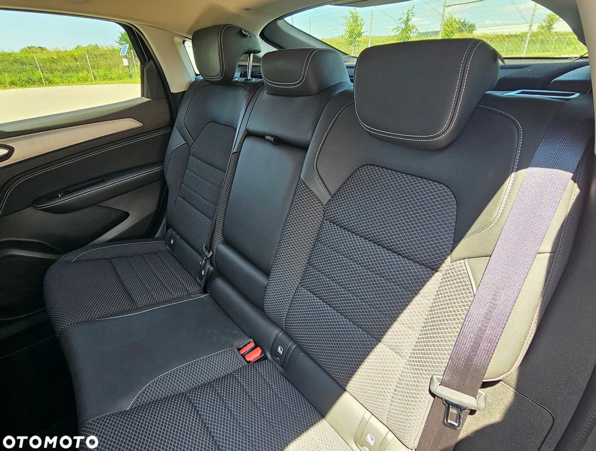 Renault Arkana 1.6 E-TECH Intens MMT - 15