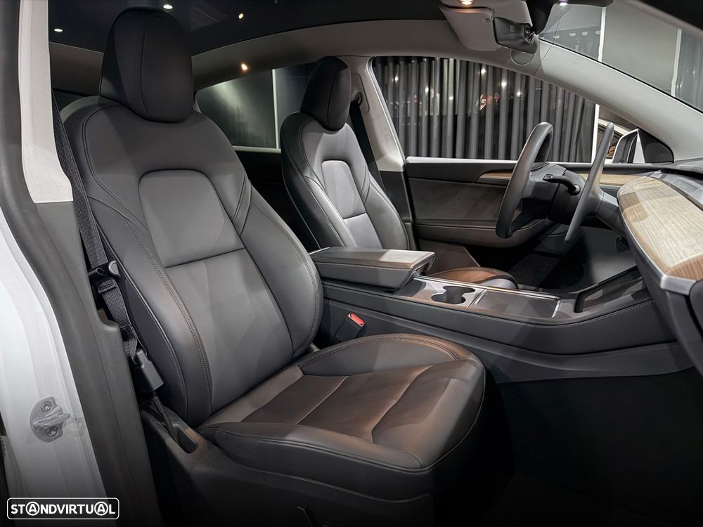Tesla Model Y Long Range Dual Motor AWD - 34