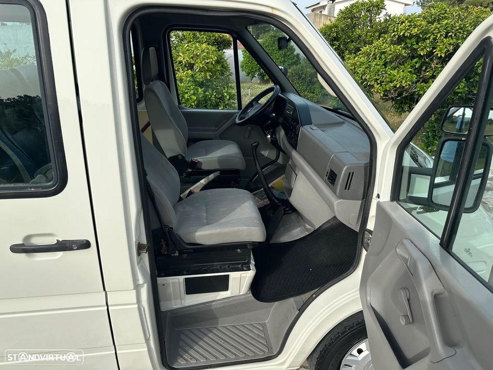 VW LT 35 2.5 TDI 9L/CADEIRA DE RODAS COM PLATAFORMA ELEVATORIA - 35
