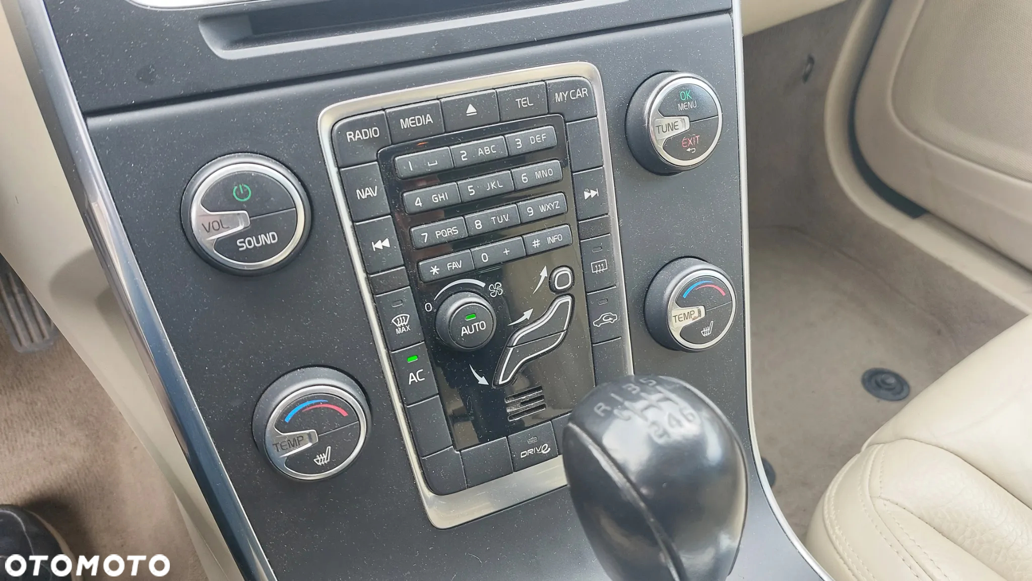Volvo V60 T3 Kinetic - 24